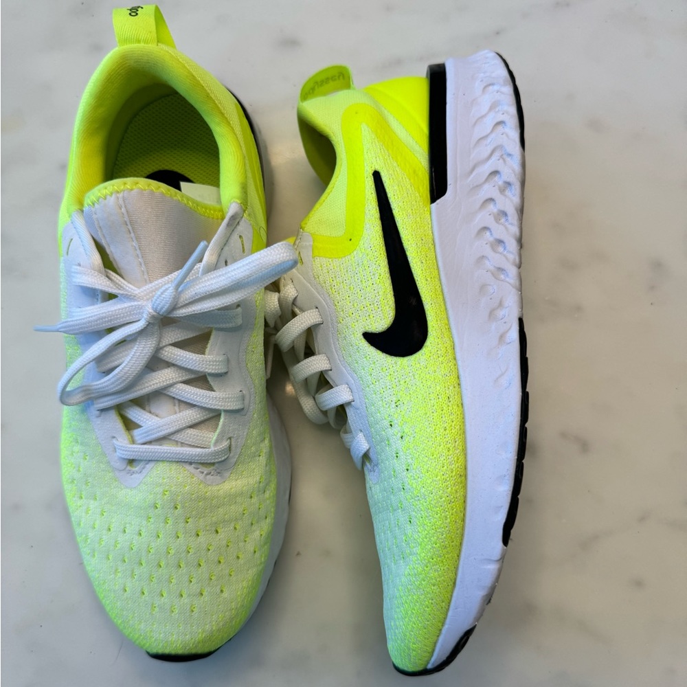 NIKE WOMENS ODYSSEY REACT - VOLT WHITE SIZE 6.5